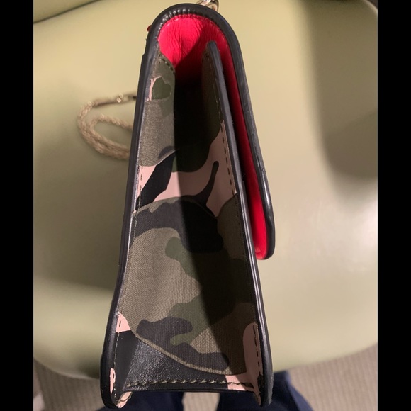 🔥VALENTINO CAMO BAG🔥 - Picture 3 of 13